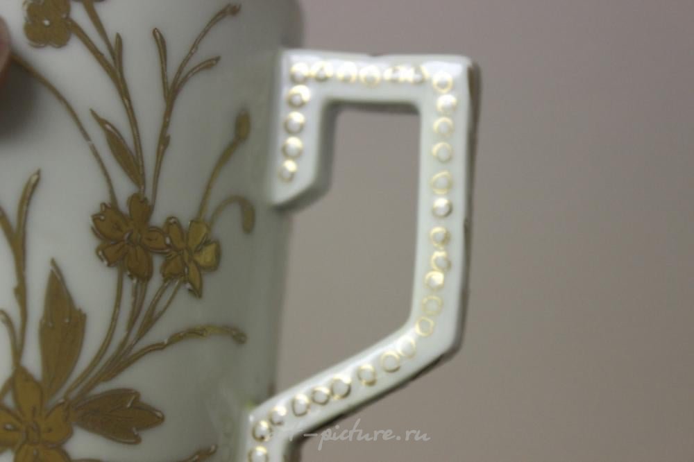 Royal Vienna Porcelain , A Royal Vienna (?) Beehive Shield Mark Jar