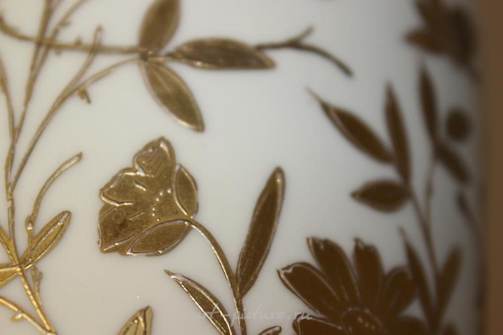 Royal Vienna Porcelain , A Royal Vienna (?) Beehive Shield Mark Jar