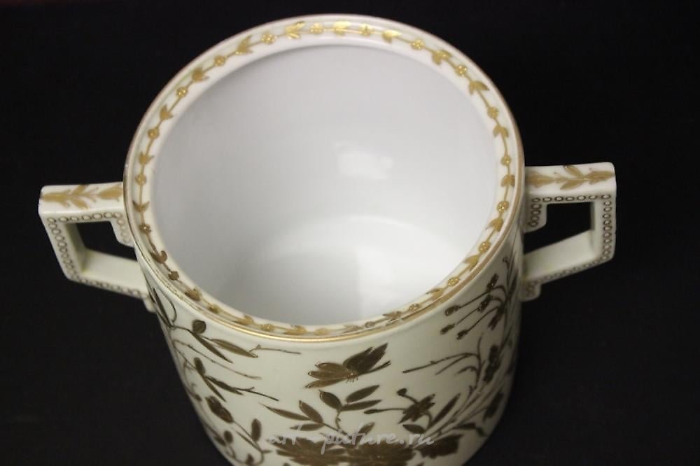 Royal Vienna Porcelain , A Royal Vienna (?) Beehive Shield Mark Jar