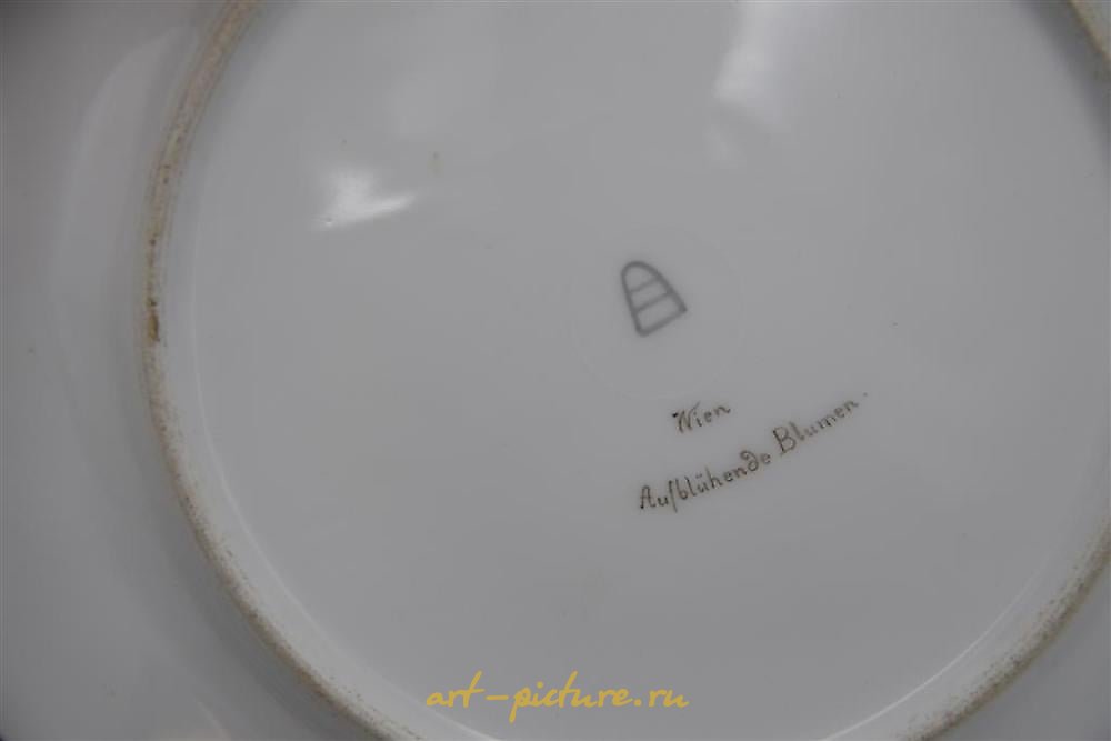 Royal Vienna , Портретные тарелки:Royal Vienna, Лимож, Дрезден, "Леда и лебедь"