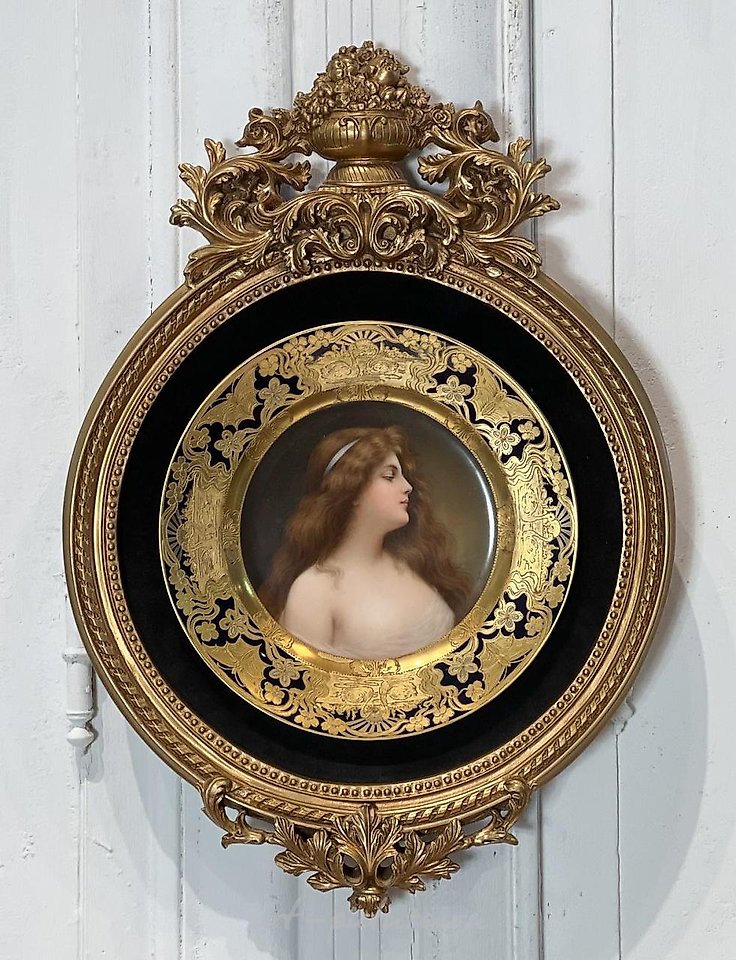 Royal Vienna Porcelain , Large Royal Vienna Porcelain Lidded Vase