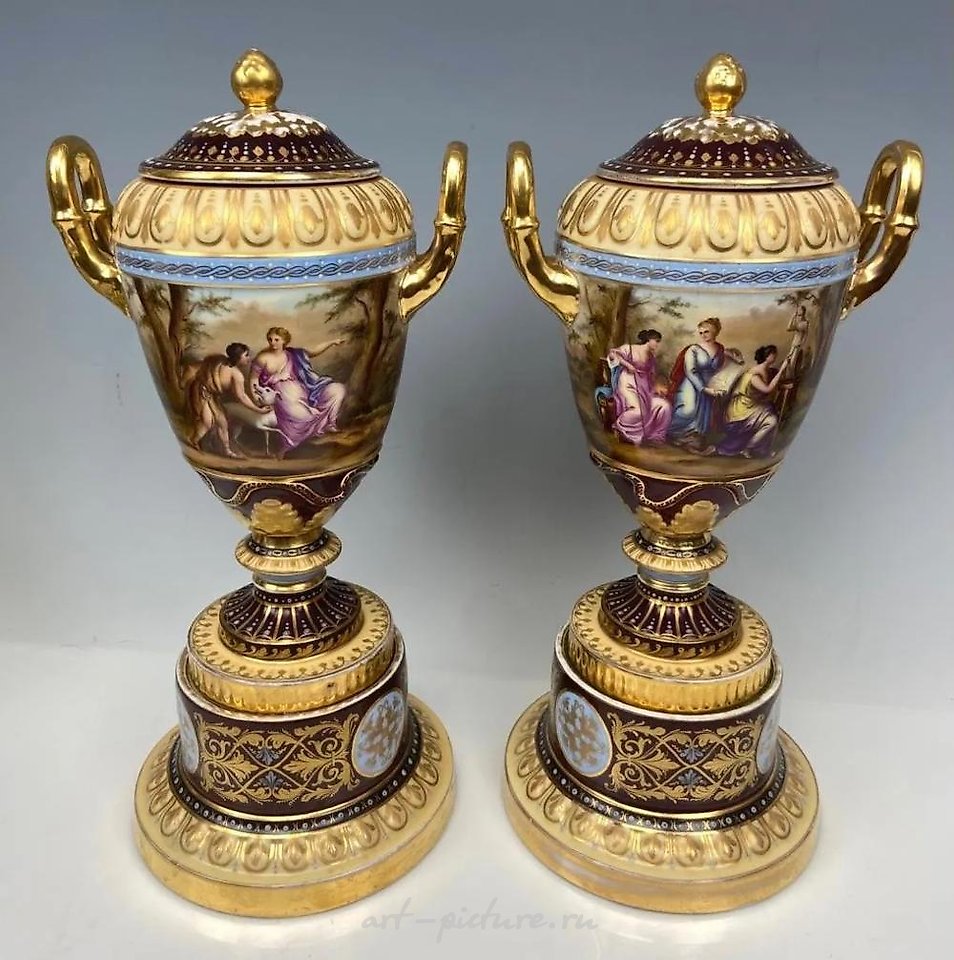 Royal Vienna Porcelain , A PAIR OF ANTIQUE ROYAL VIENNA VASES
