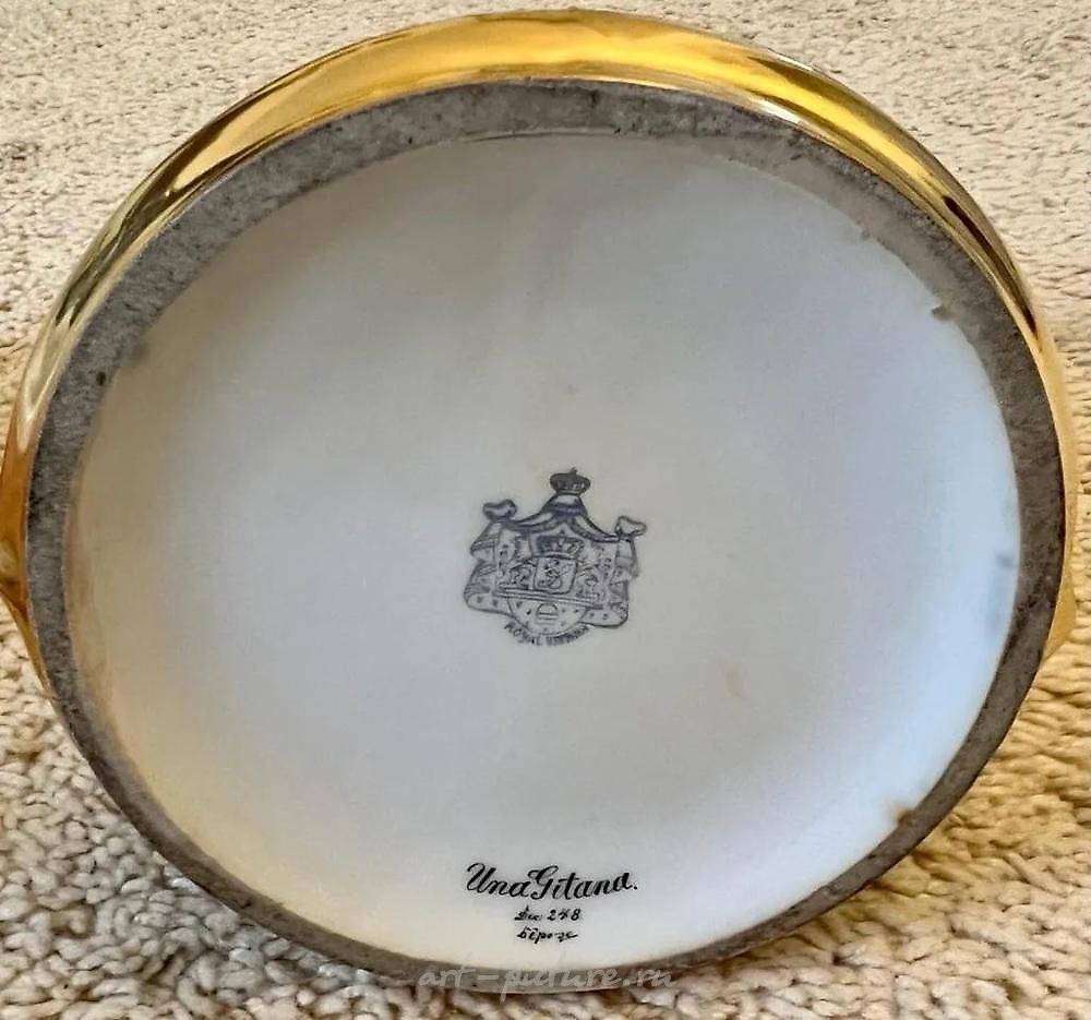 Royal Vienna Porcelain , ROYAL VIENNA STYLE PORTRAIT VASE SIGNED WAGNER