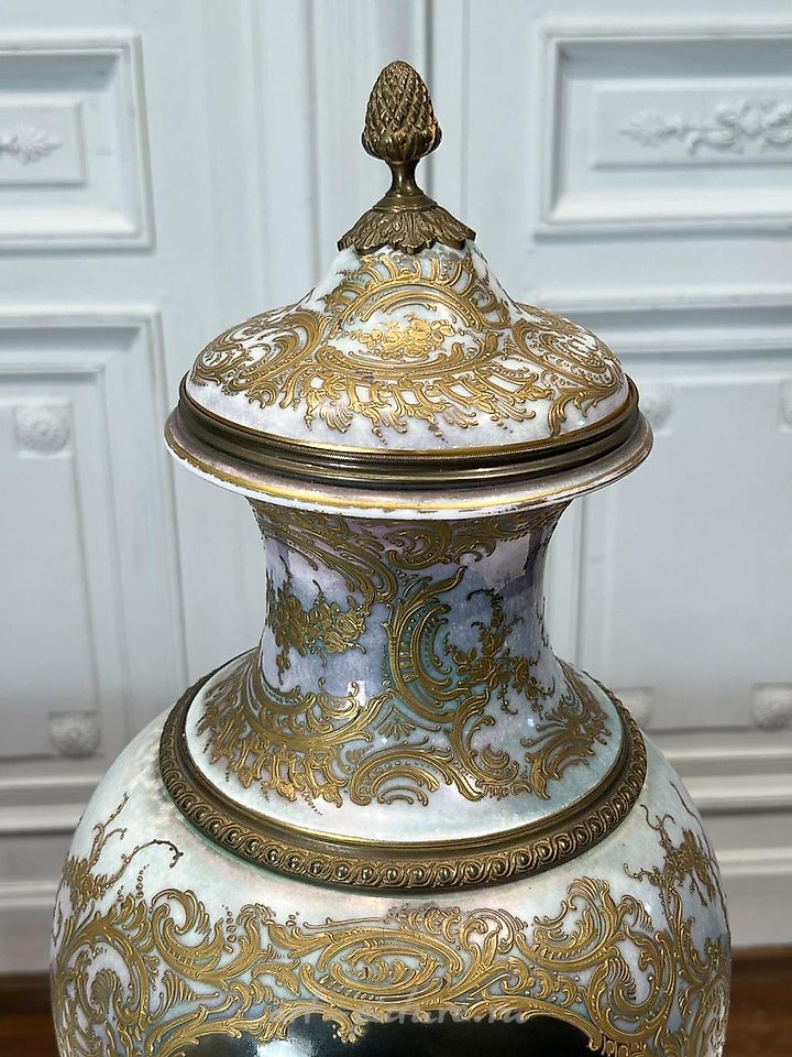 Royal Vienna Porcelain , Vienna Porcelain Urn