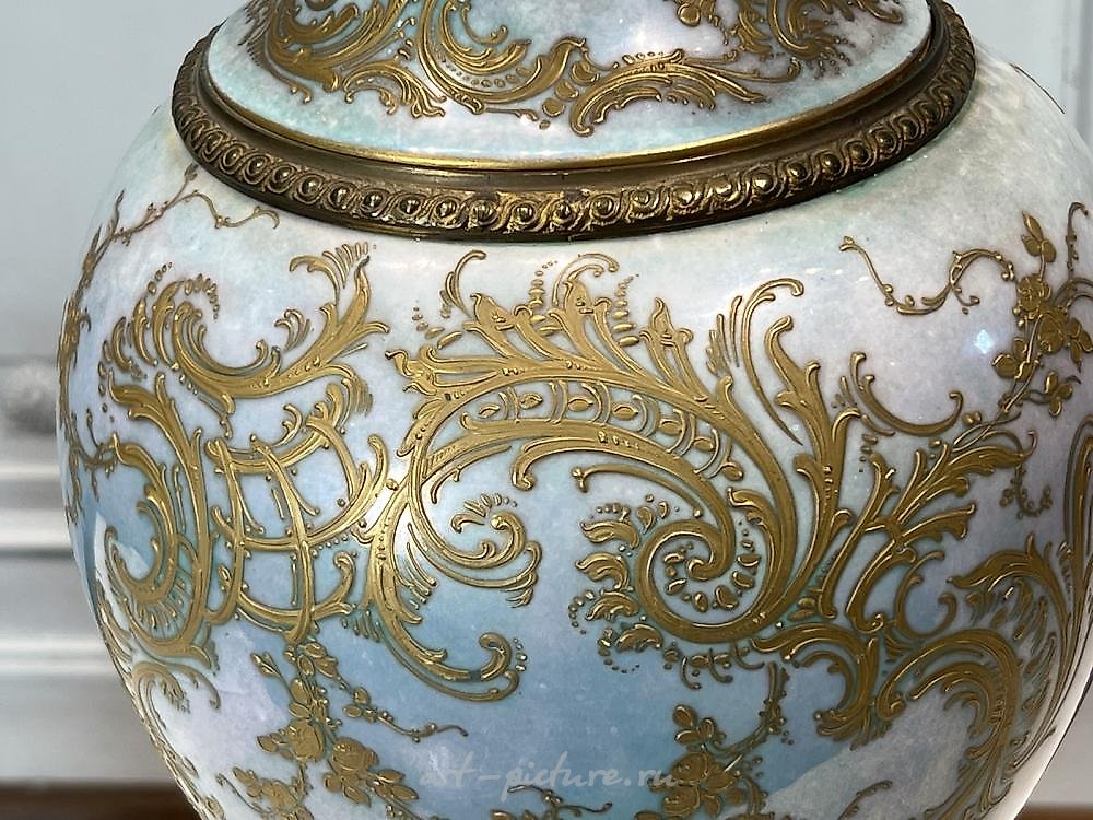 Royal Vienna Porcelain , Vienna Porcelain Urn
