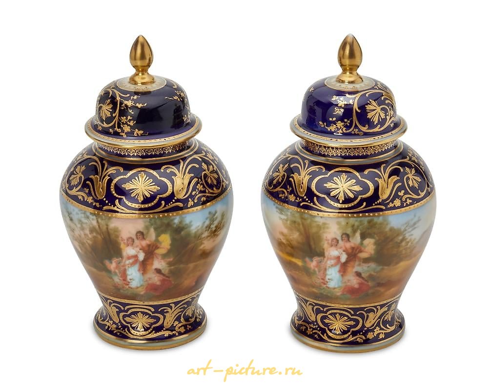 Royal Vienna Porcelain , A pair of Royal Vienna porcelain vases
