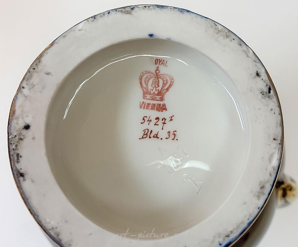 Royal Vienna Porcelain , CHINESE BLUE & WHITE DECORATED PORCELAIN GROUP
