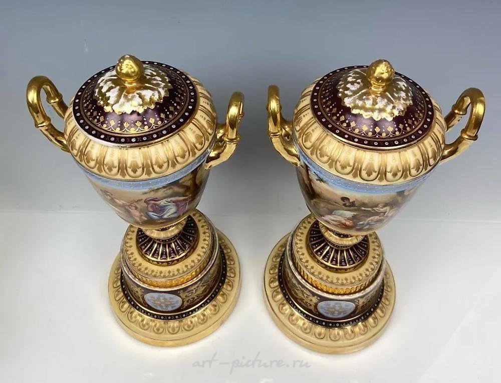 Royal Vienna Porcelain , A PAIR OF ANTIQUE ROYAL VIENNA VASES