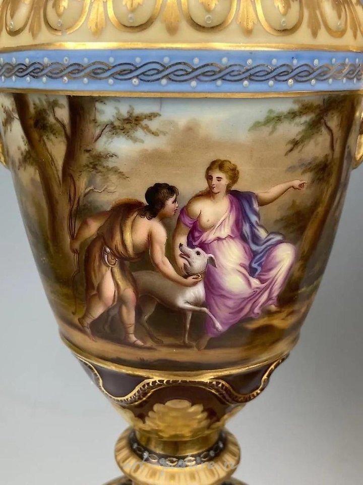 Royal Vienna Porcelain , A PAIR OF ANTIQUE ROYAL VIENNA VASES