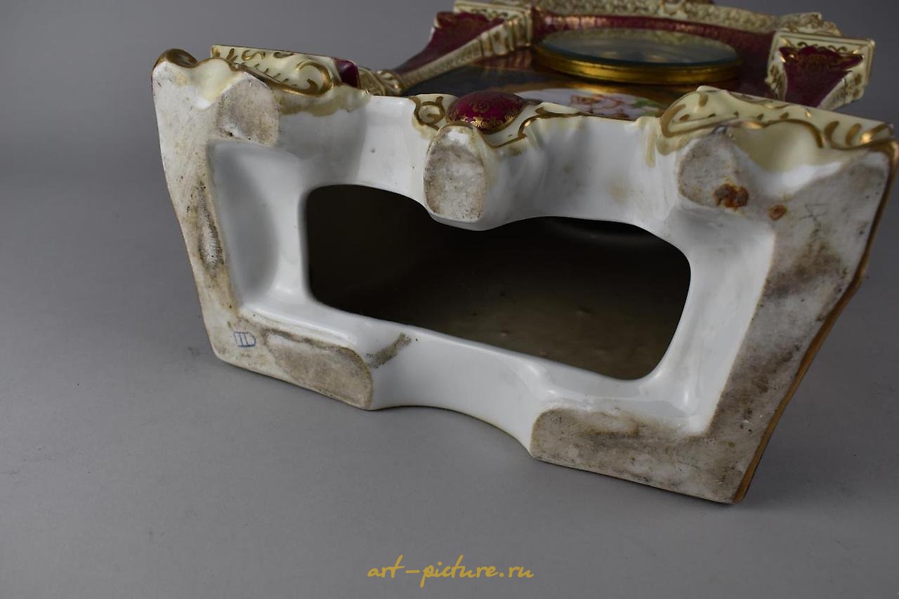 Royal Vienna Porcelain , A Royal Vienna Lidded Pedestal Vase of Urn Form with Central...