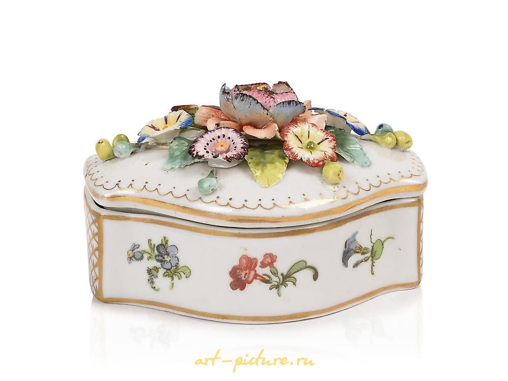 Royal Vienna Porcelain , Chinese Blue and White Porcelain Dragon Medallion Bowl.