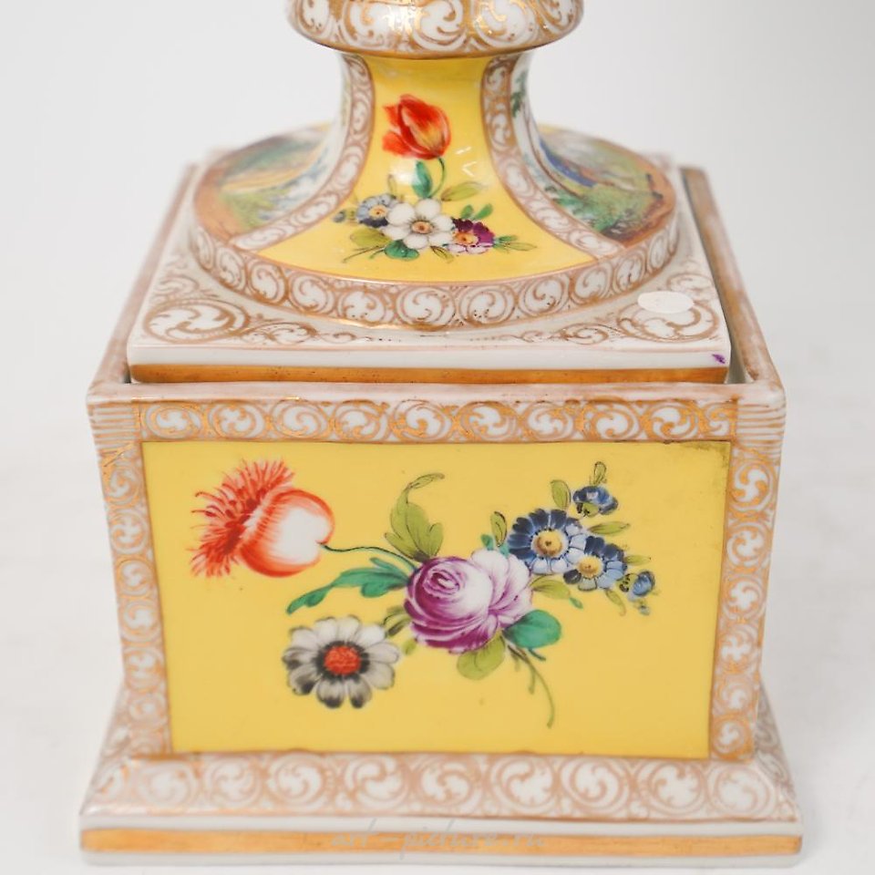 Royal Vienna Porcelain , Chinese Porcelain Urn