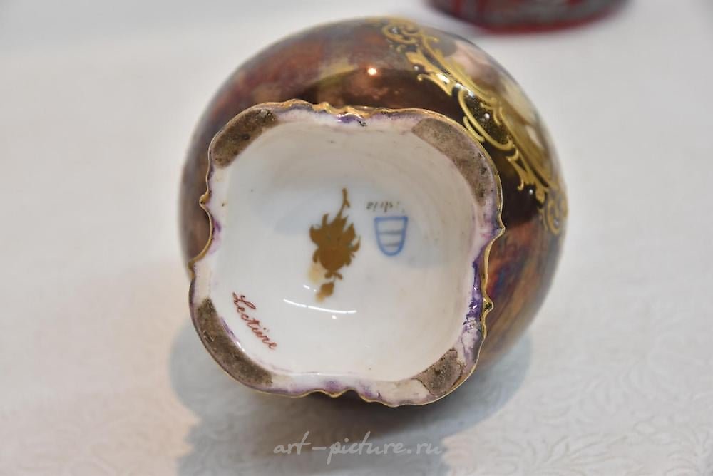 Royal Vienna Porcelain , HAND PAINTED ROYAL VIENNA PORTRAIT VASE WITH