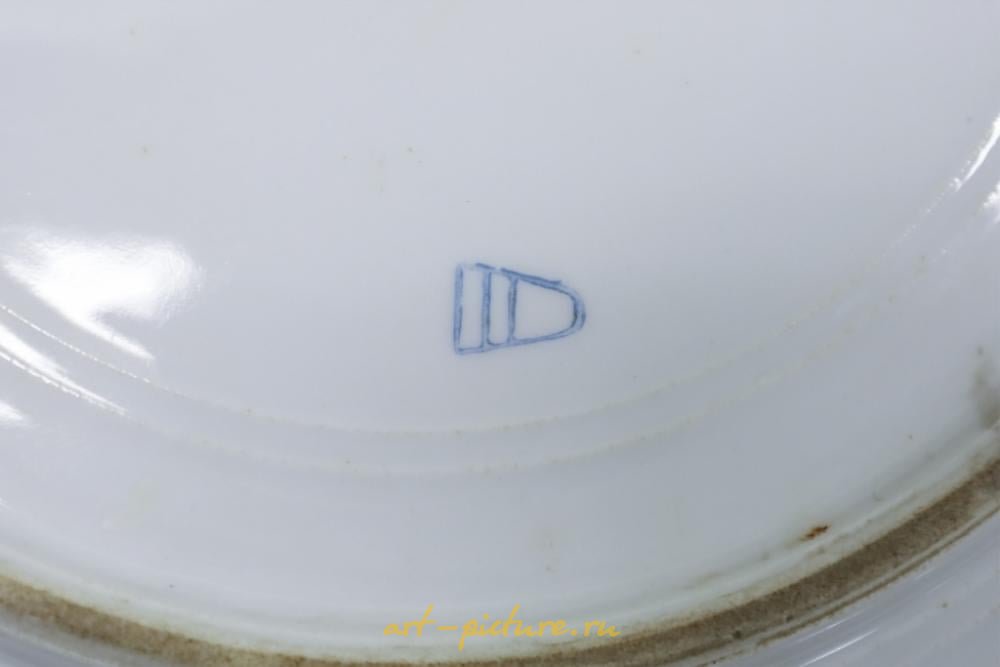 Royal Vienna Porcelain , Royal Vienna Porcelain Lidded Portrait Urn