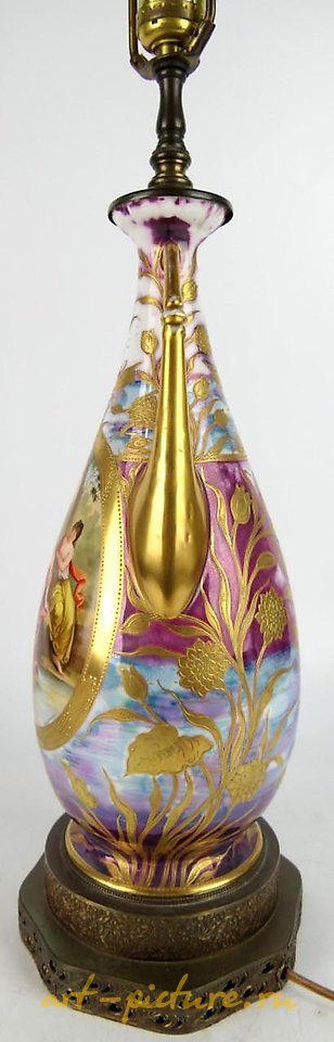 维也纳皇家瓷器 , 新艺术风格维也纳皇家瓷灯，签名。