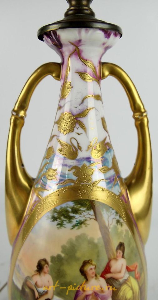 维也纳皇家瓷器 , 新艺术风格维也纳皇家瓷灯，签名。