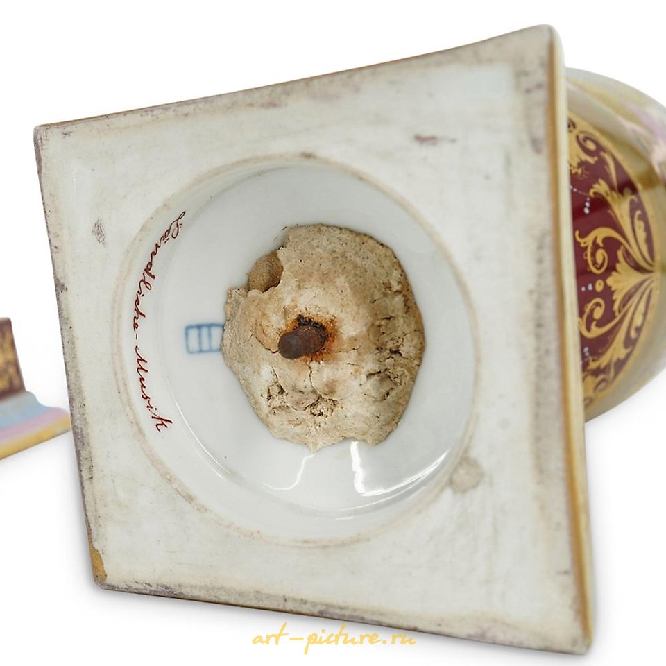 Royal Vienna Porcelain , Pair of Royal Vienna Porcelain Urns