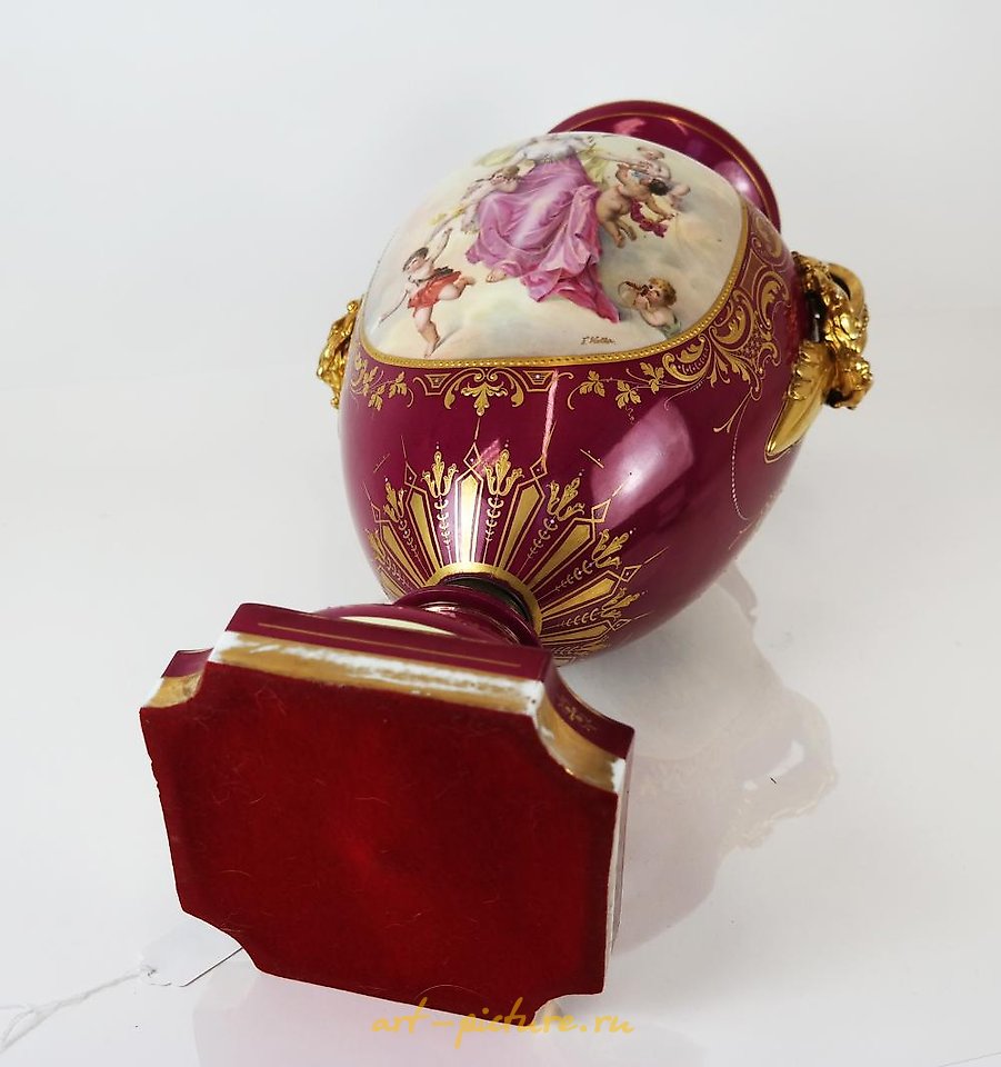 Royal Vienna Porcelain , FINE ROYAL VIENNA PORCELAIN URN