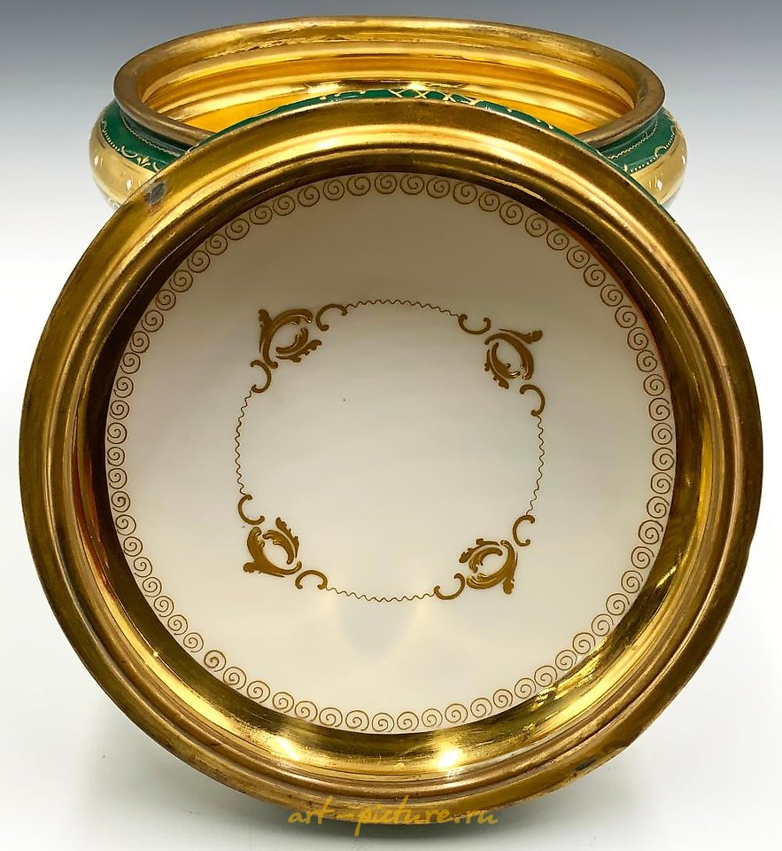 Royal Vienna Porcelain , Large Old Chinese Export Porcelain Covered Urn.