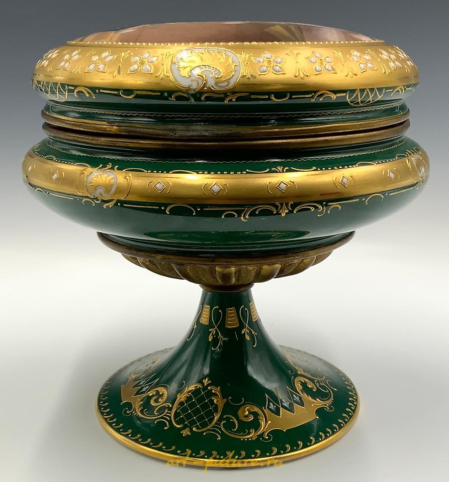 Royal Vienna Porcelain , Large Old Chinese Export Porcelain Covered Urn.