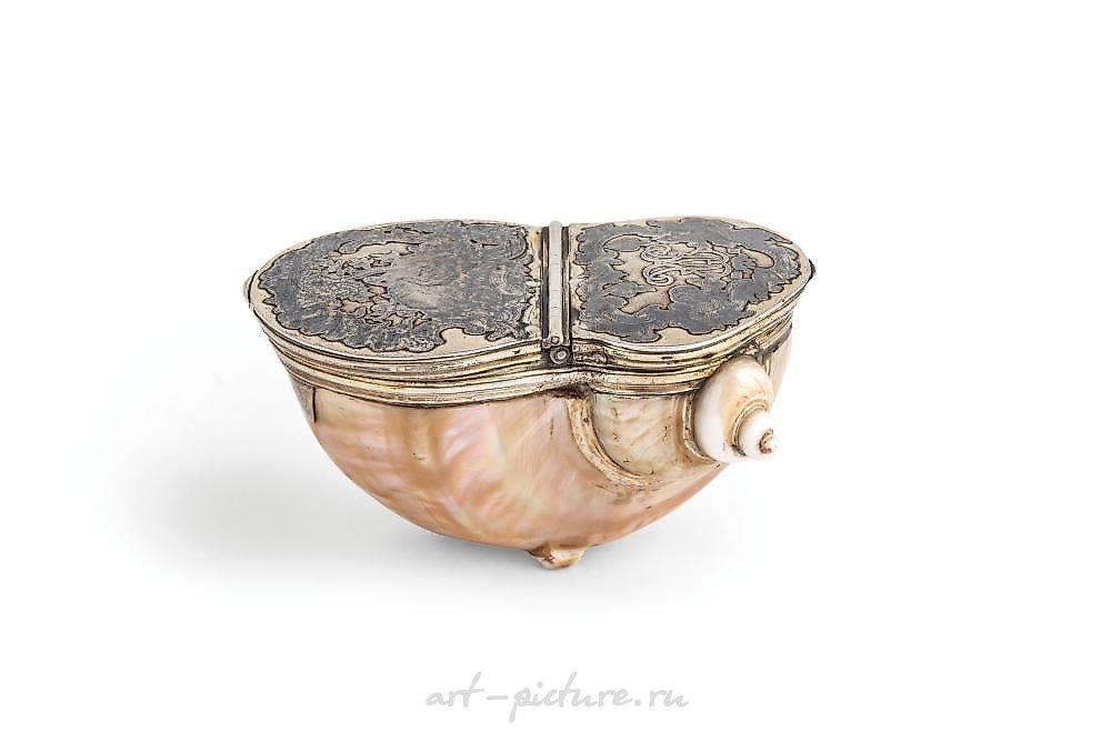 Russian silver , TABLE TOBACCO BOX IN MOTHER-OF-PEARL, GILDED SILVER AND NIELLO...