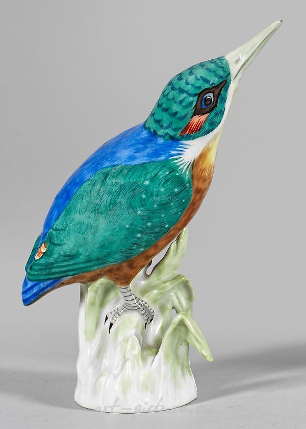 The German term "Eisvogel" translates to English as "kingfisher." The kingfisher is a magnificent avian creature known for its vibrant and striking appearance. With its shimmering blue and orange plumage, the kingfisher is a true marvel of nature. It
