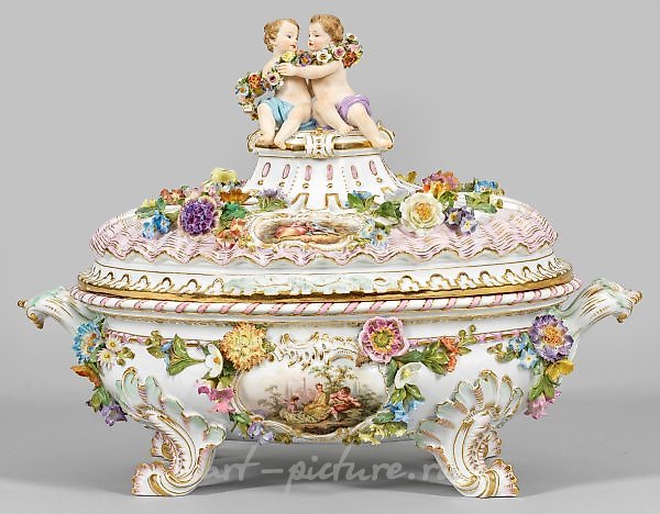 Splendid Meissen covered tureen with Watteau scenes.