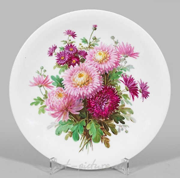 Wall plate with flower painting in the style of