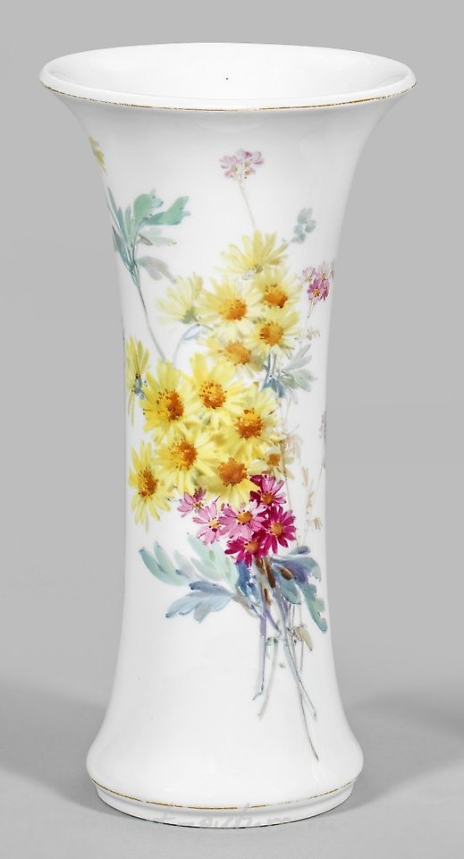 Stangenvase mit Blumendekor translates to "Column vase with floral decoration."