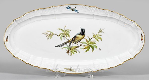 Фарфоровая подающая тарелка с декором в виде птицы