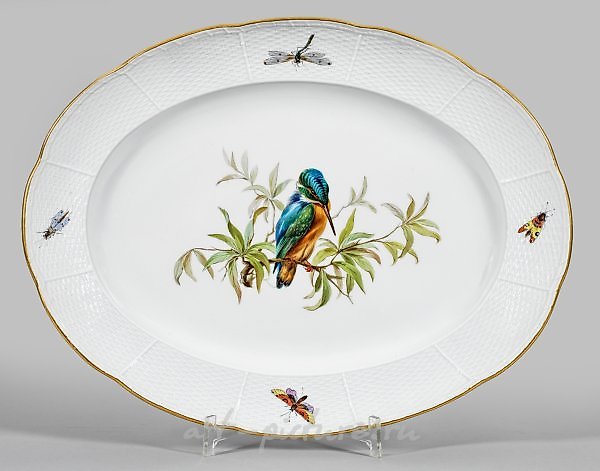 Декоративная тарелка с птичьим узором