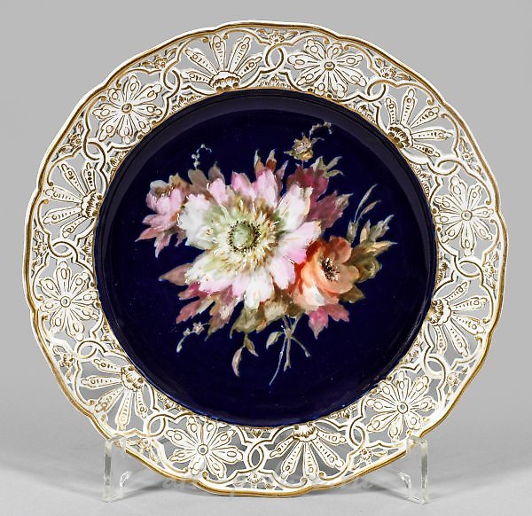 Magnificent ornamental plate with poppy flower decoration