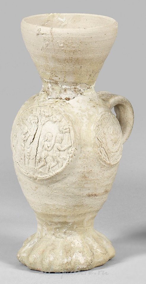Small Renaissance funnel-necked jug