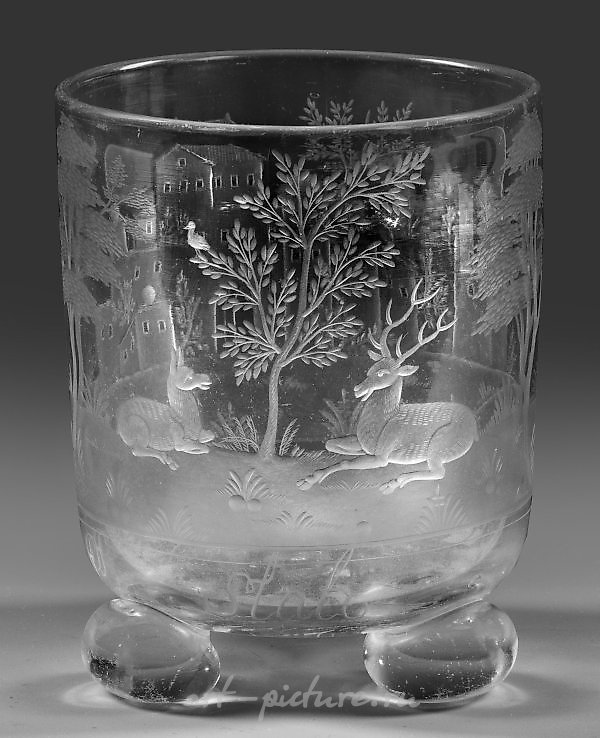 大型巴洛克风格的球脚杯，带有所有者姓名的刻字。