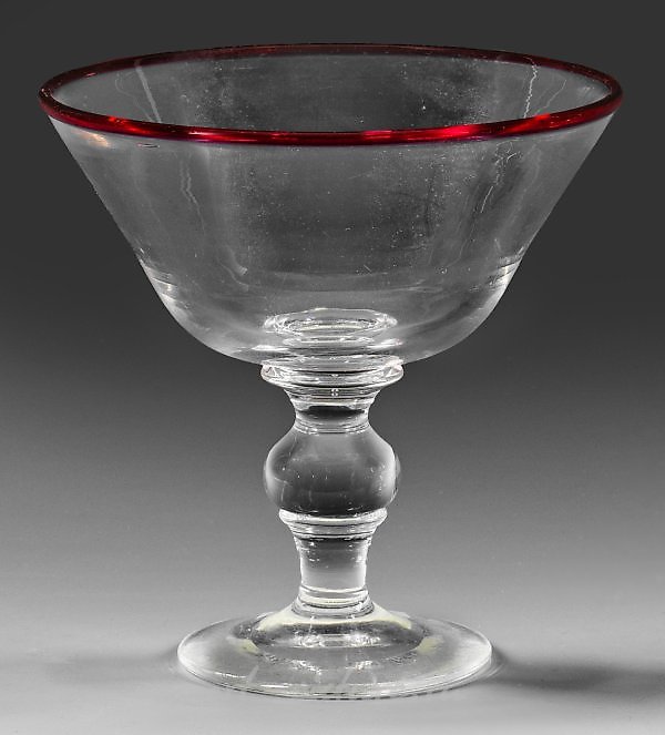 Фушскала с красной каймой.