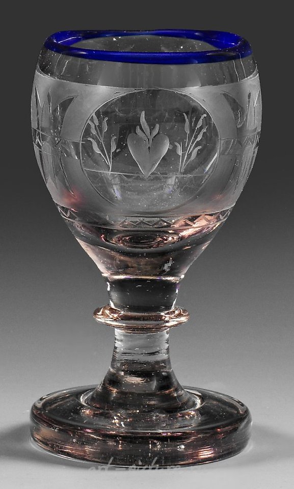 Бокал для вина с голубой каймой и аллегорическими символами