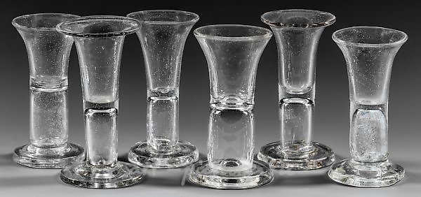 六个烈酒或白兰地酒杯