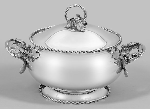 Magnificent covered tureen