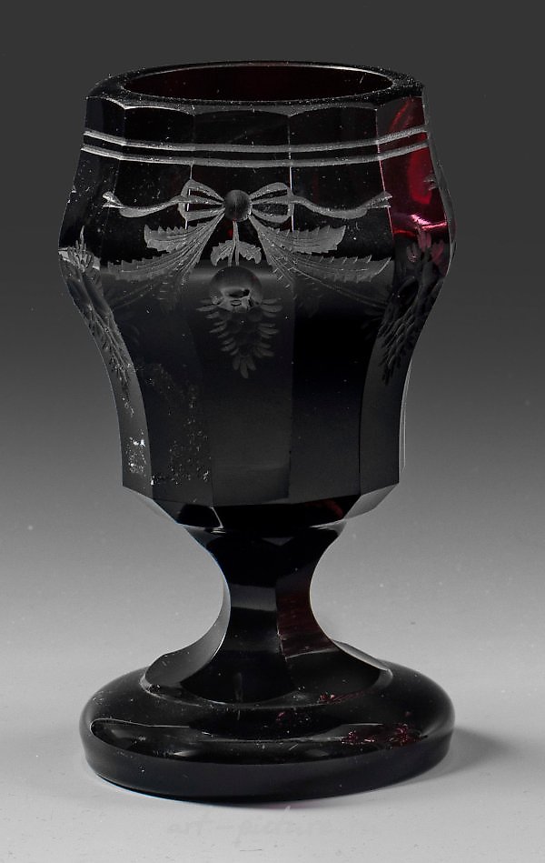 Богемский стакан из золотистого рубинового стекла с резным и гравированным декором