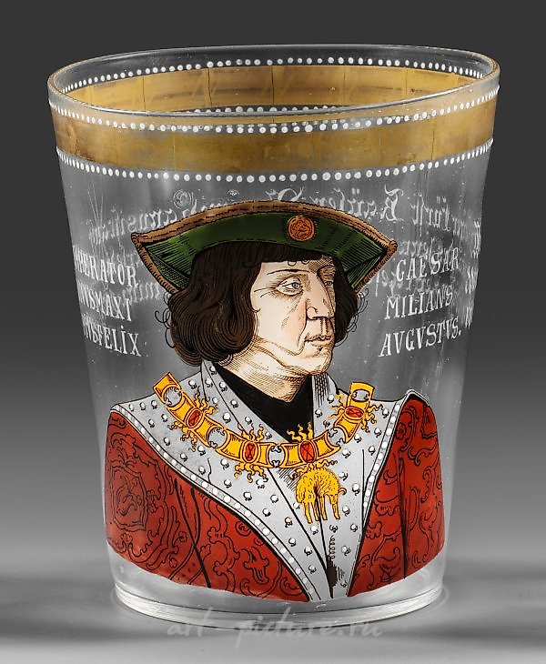 大杯子上有马克西米利安一世皇帝肖像画