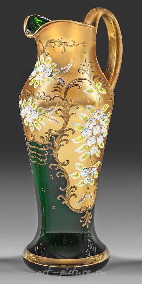 Кувшин из богемского зеленого стекла с золотым декором из эмали