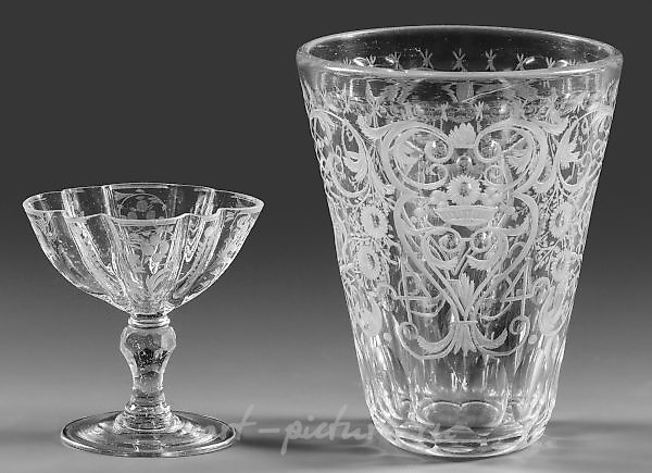 历史主义 - 贝克尔和小装饰酒杯在巴洛克风格中