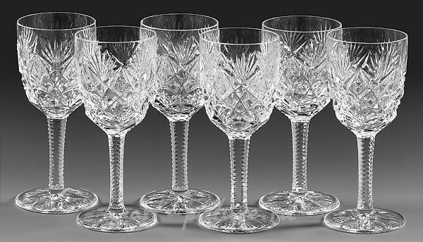 六只圣路易斯雪利酒或利口酒杯的句子