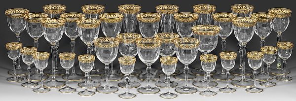 饮杯服务，带有“伊丽莎白”系列的金饰绘画。