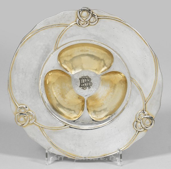 青年风格装饰盘