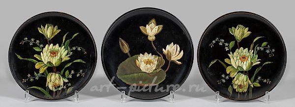 Три датские керамические настенные тарелки из Копенгагена с декором в виде водяных лилий и незабудок