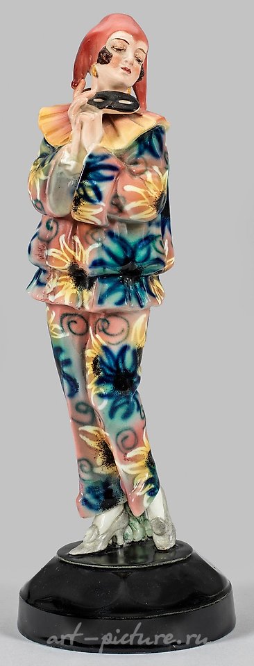 Австрийская глазурованная и расписная глиняная фигурка работы Гольдшайдера