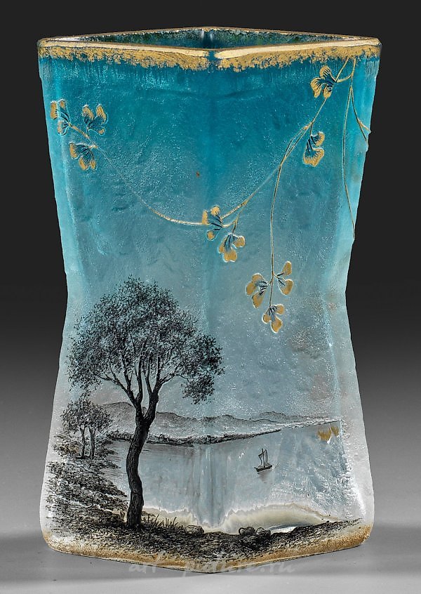  Французская ваза в стиле ар-нуво из камео-стекла с кислотной гравировкой, золотой росписью и эмалевым декором от Дом Фрер