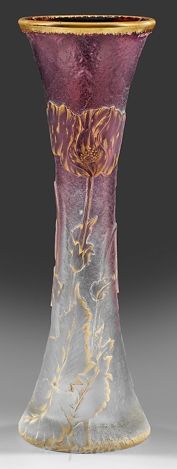 大型杜姆兄弟莫恩花纹和蝴蝶装饰的花瓶