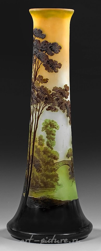大型加利-花瓶，以风景装饰为主题。